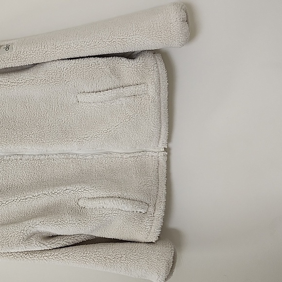 Alo Yoga womens Flurry Sherpa Jacket Faux Fur Coat Size Medium - Picture 11 of 17